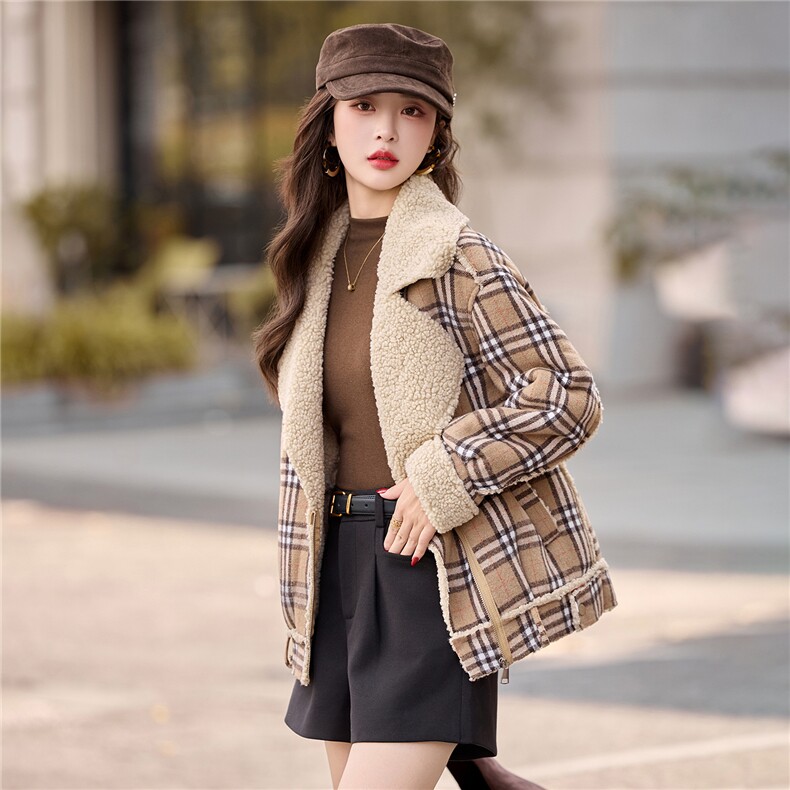 格子皮毛一体外套女秋冬款短款复古加厚保暖,女装短外套,依多米