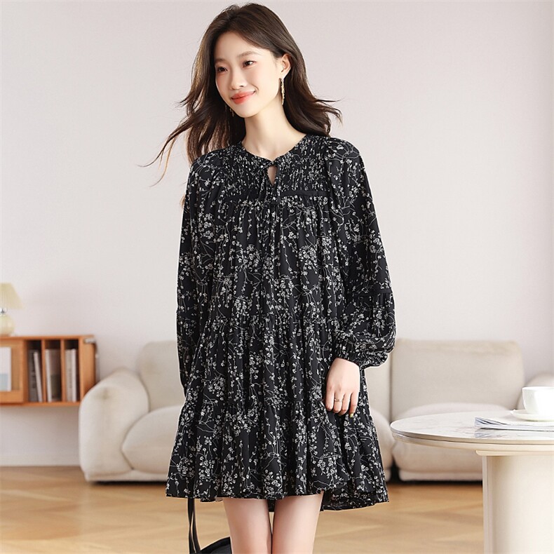 2026新款法式黑色碎花连衣裙女宽松显瘦灯笼袖雪纺娃娃裙温柔气质，女装连衣裙，艾米