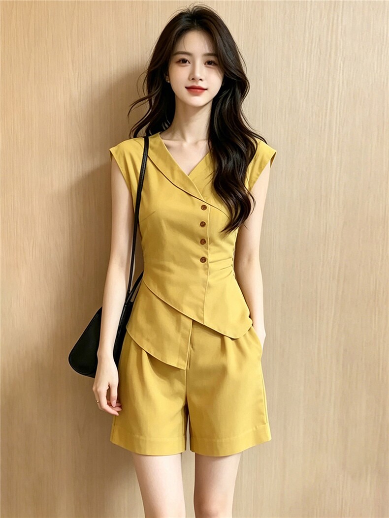 女夏季新款简约时尚套装V领纽扣设计无袖马甲上衣阔腿短裤两件套,女装套装/套裙,江南
