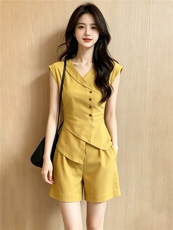女夏季新款简约时尚套装V领纽扣设计无袖马甲上衣阔腿短裤两件套，女装套装/套裙，江南