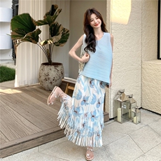 温柔系穿搭蓝色背心碎花流苏半身裙套装女夏新款小个子两件套爆款，女装连衣裙，2C327