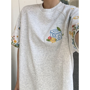 美式高街复古花卉刺绣短袖t恤夏季宽松学院风运动情侣半袖上衣图片