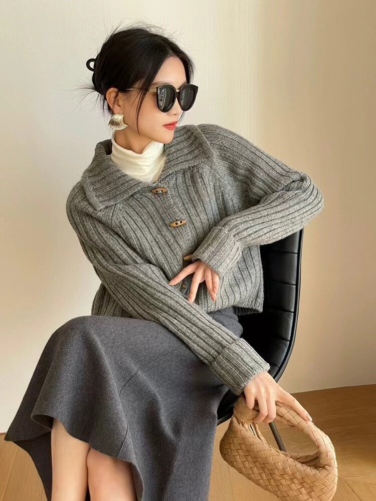 秋冬款时尚翻领开衫女抽条牛角扣纯色百搭外套,针织衫/毛衣,半城羊绒