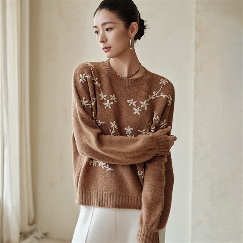 2025年秋季绣花时尚百搭通勤简约休闲宽松毛衣，女装羊绒衫，绒歆坊
