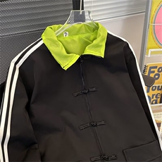 黑色