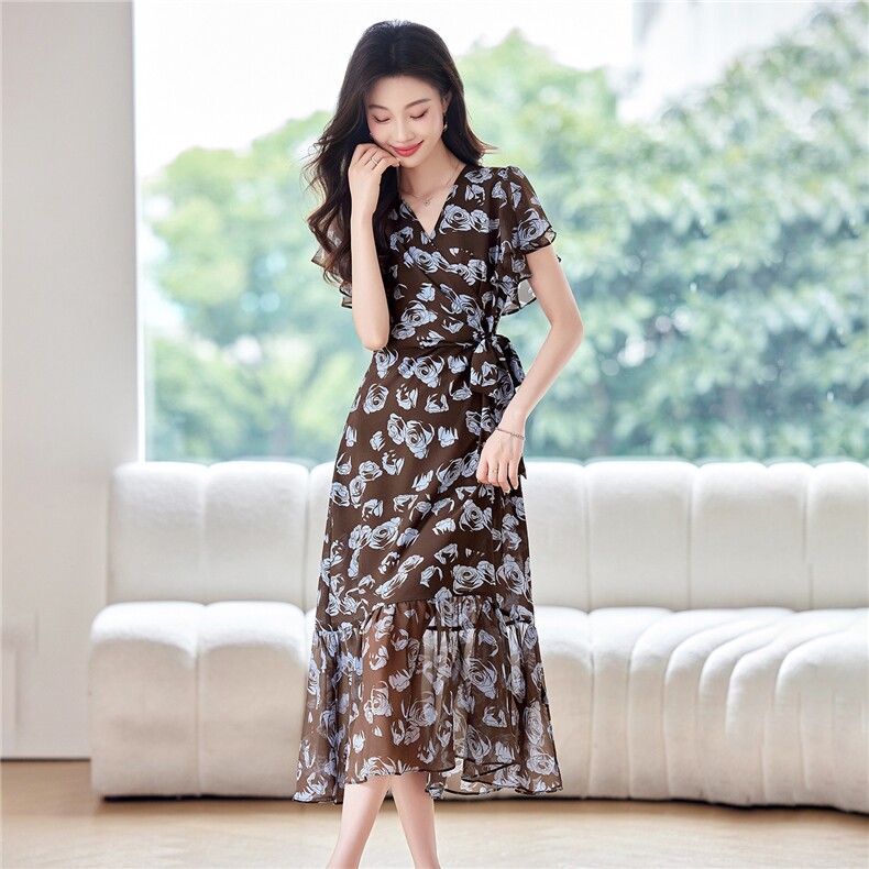 法式绝美玫瑰印花连衣裙女2025夏新款荷叶边收腰显瘦气质V领裙子,女装连衣裙,布芭啦
