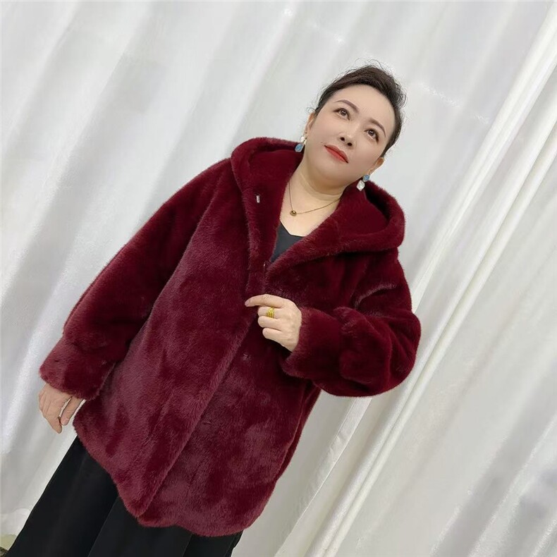 2025连帽经典款百搭时尚,女装短外套,牛米欧羽绒服工厂店