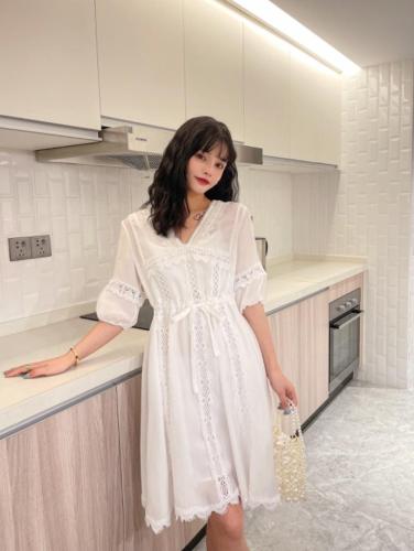 【现货】夏季新款重工钉珠v领收腰连衣裙,女装连衣裙,裴兔子