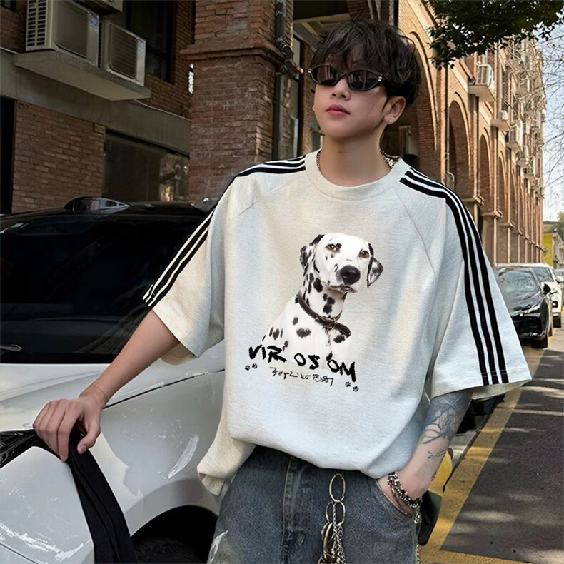 抖音得物品质二开240克宽松纯棉美式潮牌印花三条杠中性风短袖T恤图片