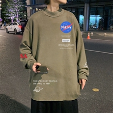 墨绿色