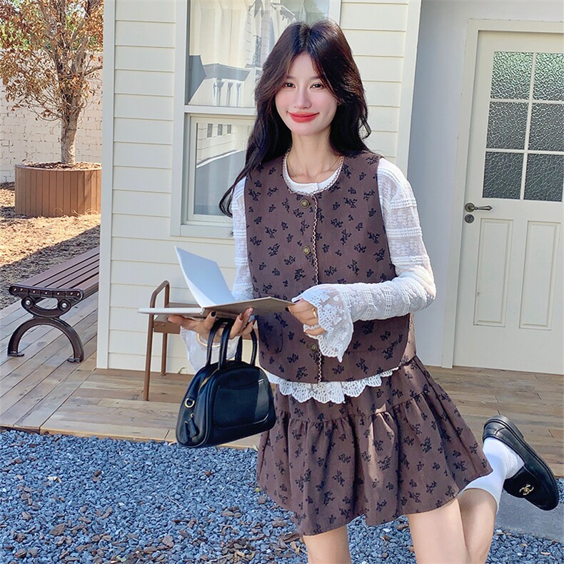 小香风咖色碎花马甲蕾丝打底短裙套装女春秋2025新款小个子三件套,女装套装/套裙,2C052