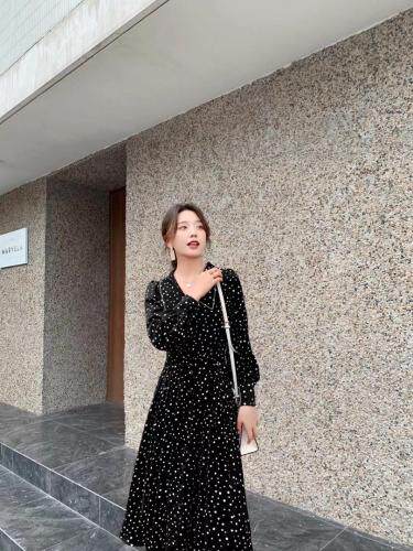 它来了大爱这个波点长裙?小翻领V型的设计·拥有天鹅颈不是问，其它，潘大利