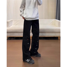 黑色