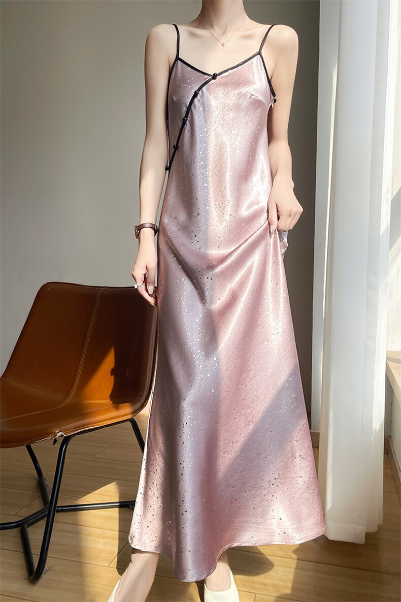 黑色法式亮片吊带连衣裙女浪漫2025新款度假风性感绝美长裙晚礼服,女装连衣裙,圣丽羊绒
