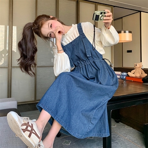 蓝色牛仔背带连衣裙裙套装女2025春新款学院风减龄衬衫长裙两件套图片