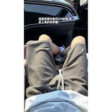 灰色