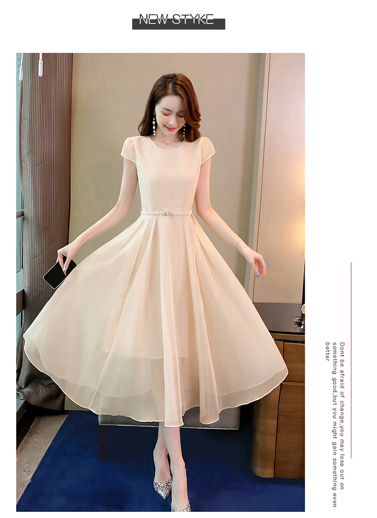 Abito attillato tinta unita in stile fata estate 2024 con cintura in vita_voghion.com