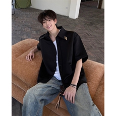 黑色