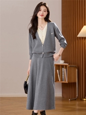 秋季套装裙子2025新款高级温柔气质打底衫假两件毛衣半身裙两件套，女装羊毛衫，艾米