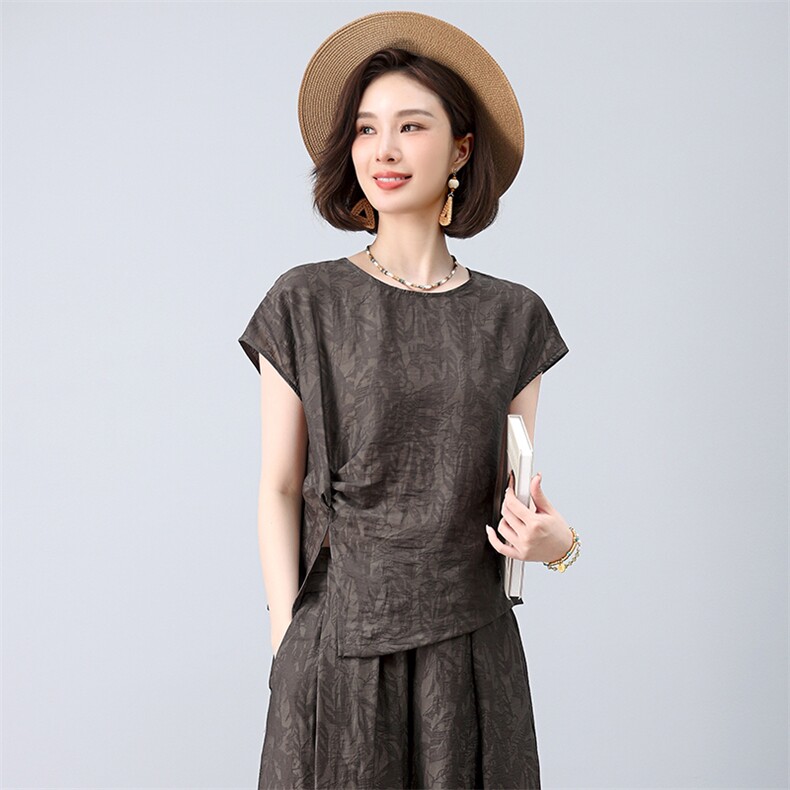 2025夏季爆款巨好看独特漂亮妈妈40减龄穿搭超火一整套，女装衬衫，曼沙奕珂