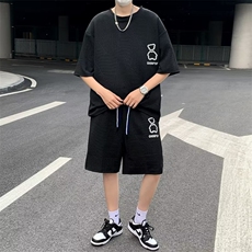 黑色