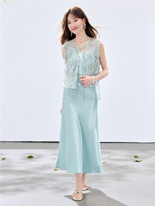夏季新款现货！2026小清新重工盘花珍珠亮片马甲+珍珠缎面长裙女图片