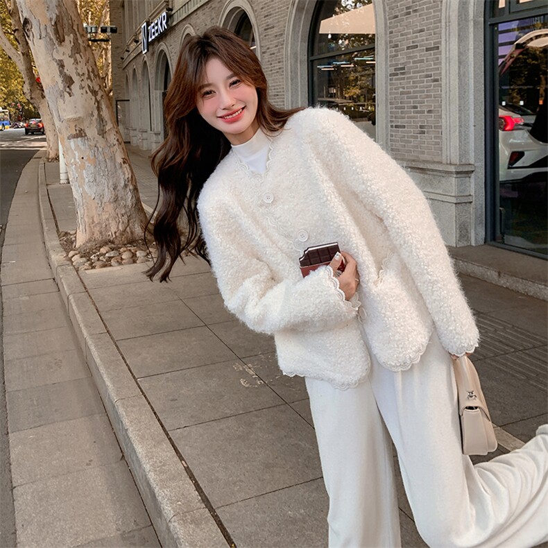 韩版减龄蕾丝边羊羔毛外套女2025年冬季新款显瘦加厚短款皮毛一体，女装羊羔毛/颗粒绒，维壹
