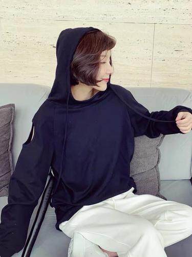 露肩设计风格独特，女装，简单小珍