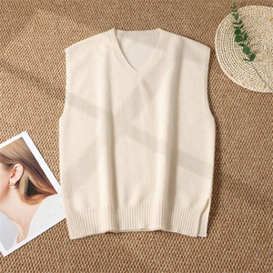 2025年秋季无扣马甲V领开叉羊毛马甲时尚百搭简约大方，女装马甲，唯若美羊绒