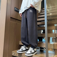 深灰色