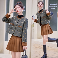 现货2025年新款小香风粗花呢套裙秋冬淑女短外套麂皮绒百折裙短裙，女装套装/套裙，尚洛菲