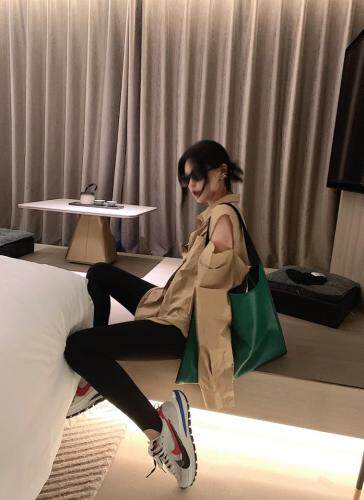 开口衬衫，女装衬衫，last name