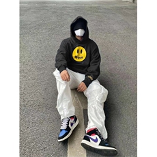 黑色