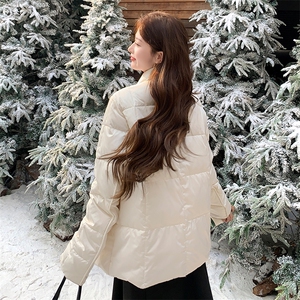 加厚新中式纯色翻袖短款宽松羽绒服女图片