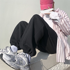 黑色