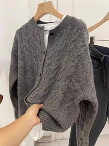 女士羊毛衫秋冬保暖纯色简约立体绞花羊毛图片