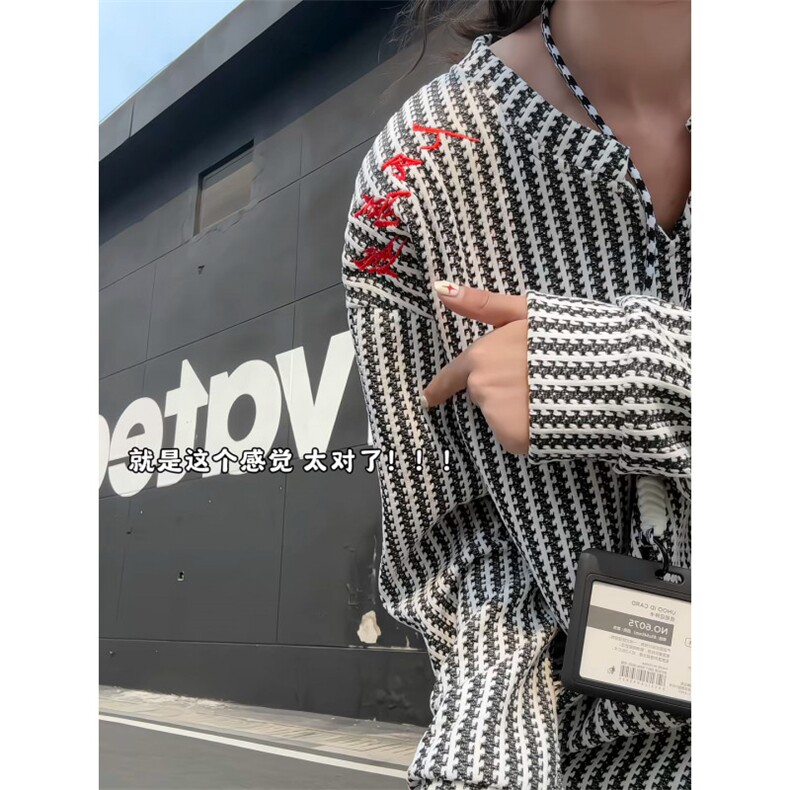 XZ809A/SYR35/P35/控58 雪尼尔小香风绣花人民万岁V领长袖卫衣图片