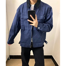 深蓝色