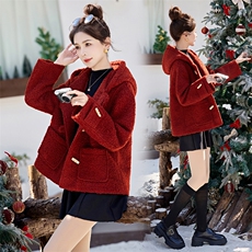 现货主推2025冬季新款时尚连帽羊羔毛加厚外套红色大衣，女装短外套，半夏