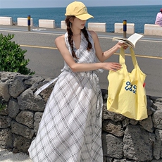 氛围感无袖挂脖格纹连衣裙女2025夏季新款韩系度假风收腰显瘦长裙，女装连衣裙，浙宝305