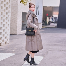 2024新款冬季防风保暖连帽中长款双层仿羊羔毛加厚90羽绒服，女装羽绒服，难舍钰依