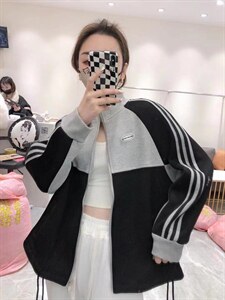 拼色款外套，百搭图片