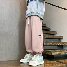 粉红色