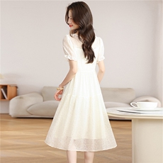 2026夏季新款米白色蕾丝连衣裙泡泡袖收腰显瘦中长款仙气网纱仙女，女装连衣裙，艾米