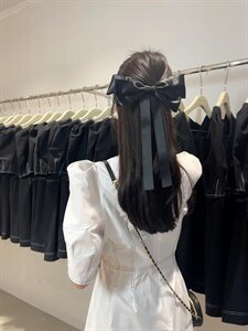 明线收腰连衣裙图片