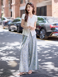 设计感休闲套装女2025夏季新款褶皱V领短袖衬衫碎花宽松阔腿长裤图片