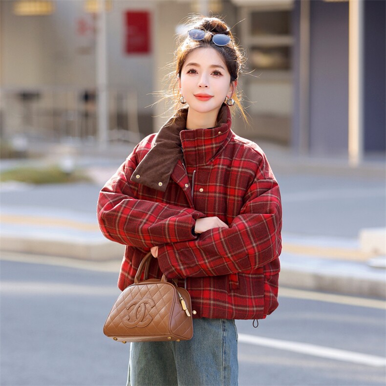 小香风红色格子短款羽绒服女2024冬季新款小个子立领白鸭绒面包服,女装羽绒服,意芙