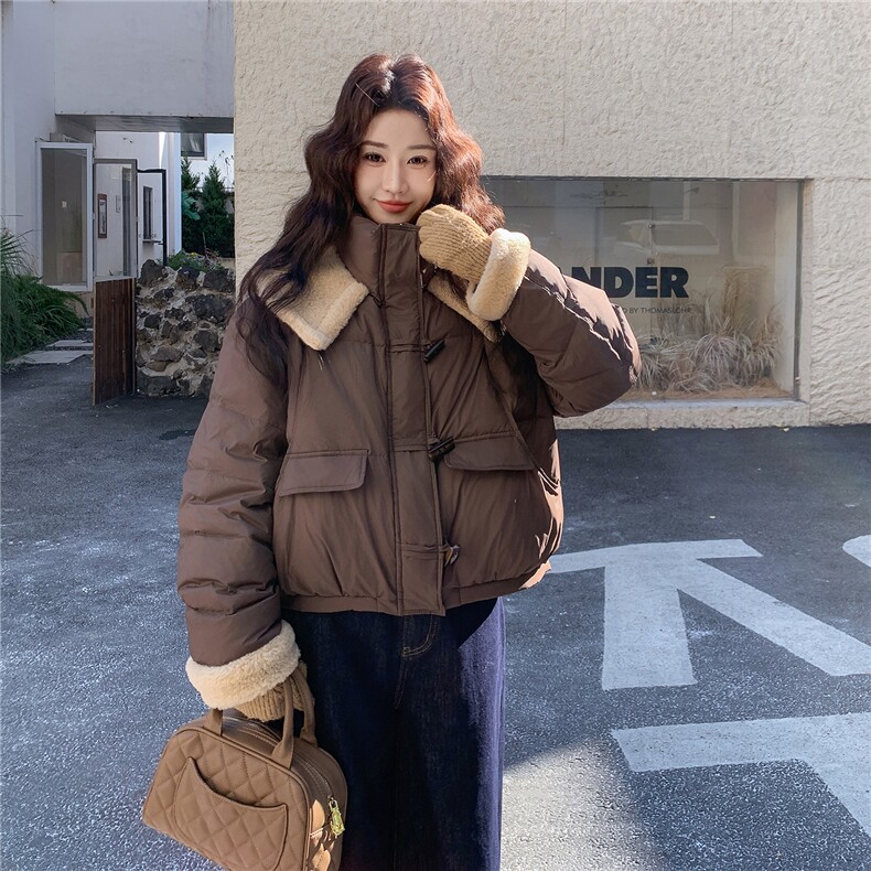 羊羔毛美拉德短款羽绒服女2025冬季新款咖色小个子翻领外套，女装羽绒服，玖莱伊