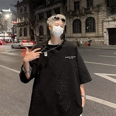 黑色