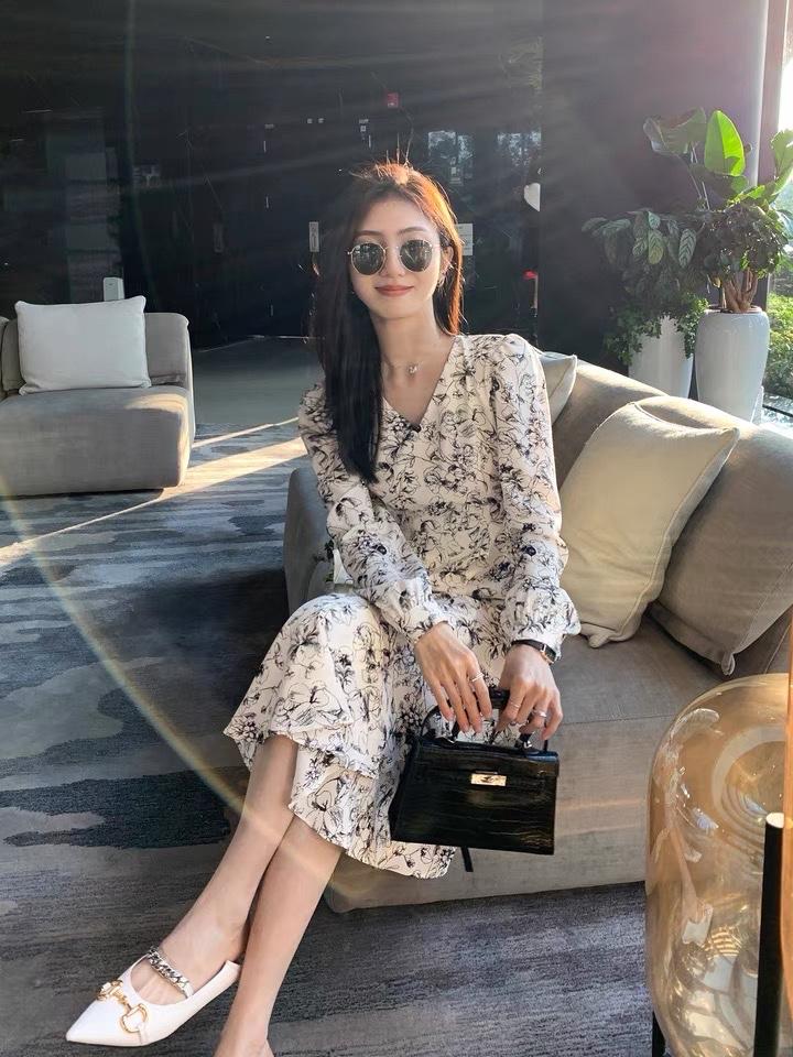 2022秋季新款收腰显瘦印花大花鱼尾裙摆连衣裙,女装连衣裙,荷塘月色